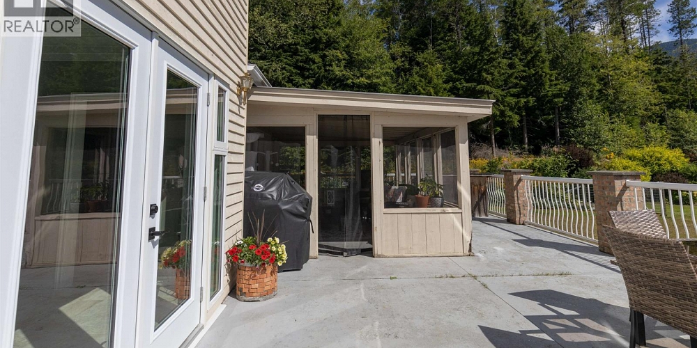 1920 LAUREL STREET Terrace Photo 34 1920 LAUREL STREET Terrace Photo 34